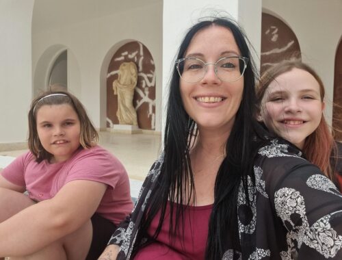 Ophelia, her mum and her sister smiling together