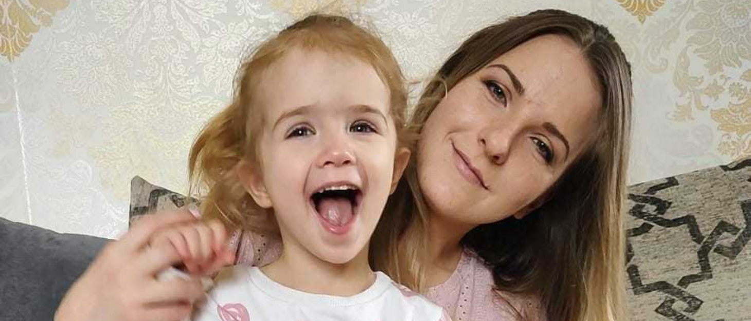 Mum Norah sits on a sofa with her daughter Jessica